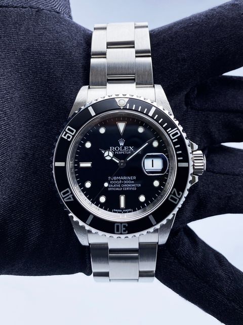 Rolex Submariner 16610 Image 2